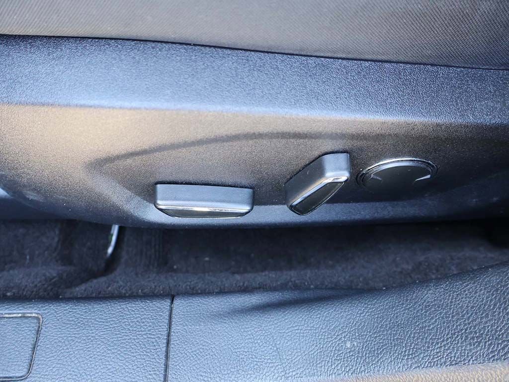 Used 2020 Ford Fusion SE image 31