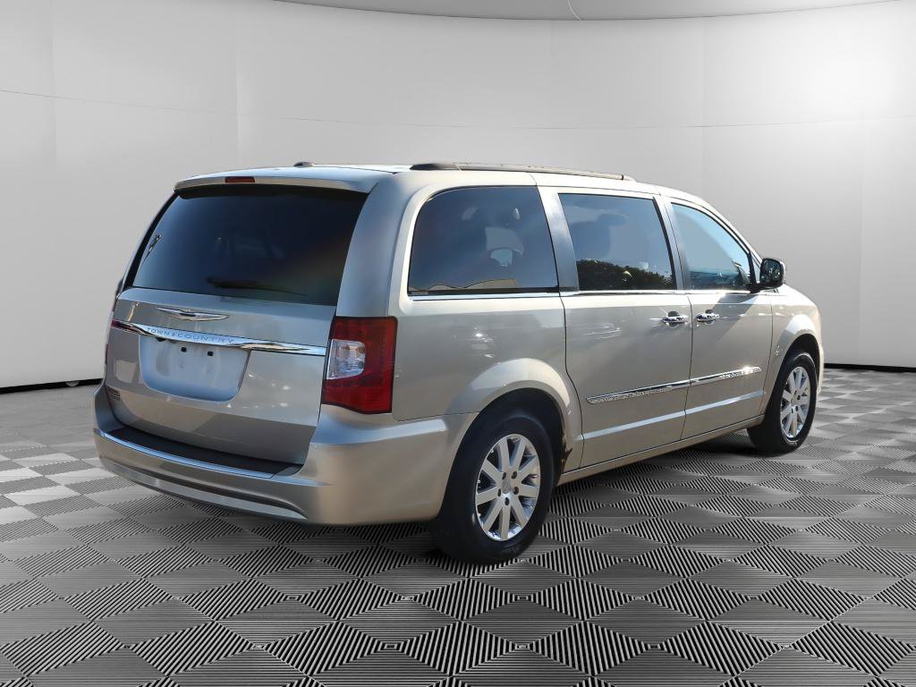 Used 2015 Chrysler Town & Country Touring w/ Driver Convenience Group FWD image 7