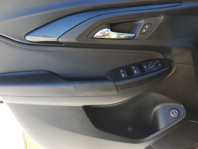 Used 2023 Chevrolet TrailBlazer RS w/ Sun and Liftgate Package image 28