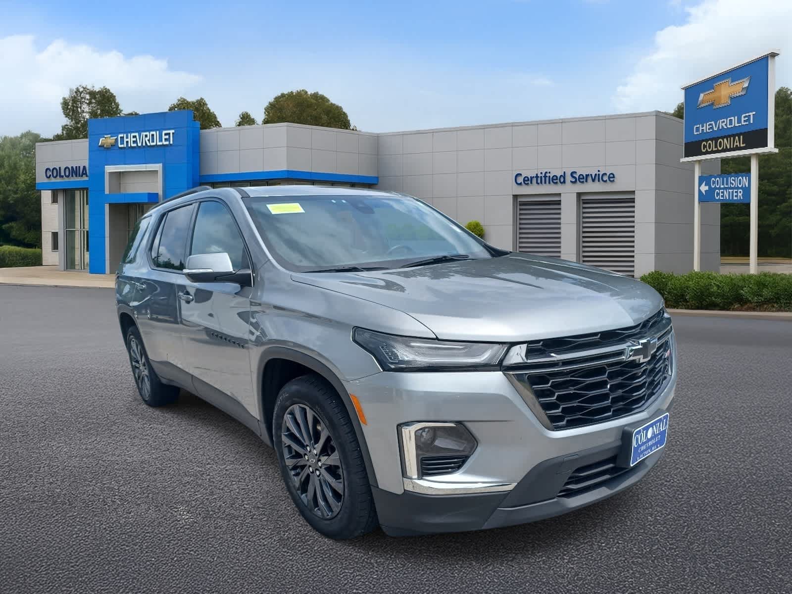 Used 2023 Chevrolet Traverse RS AWD/4WD image 2