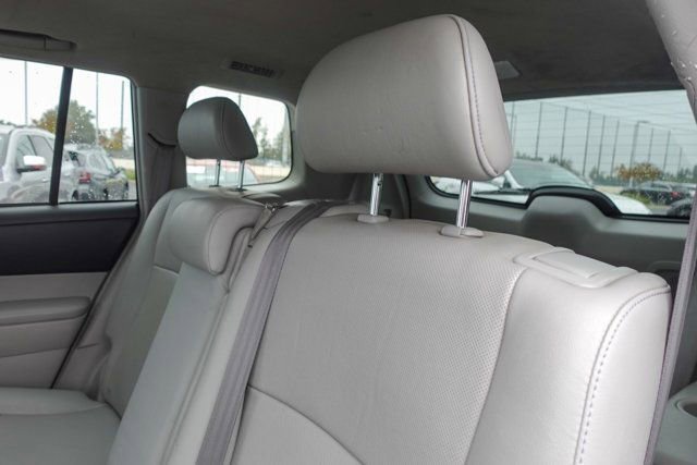 Used 2012 Toyota Highlander Limited w/ Tow Pkg image 11