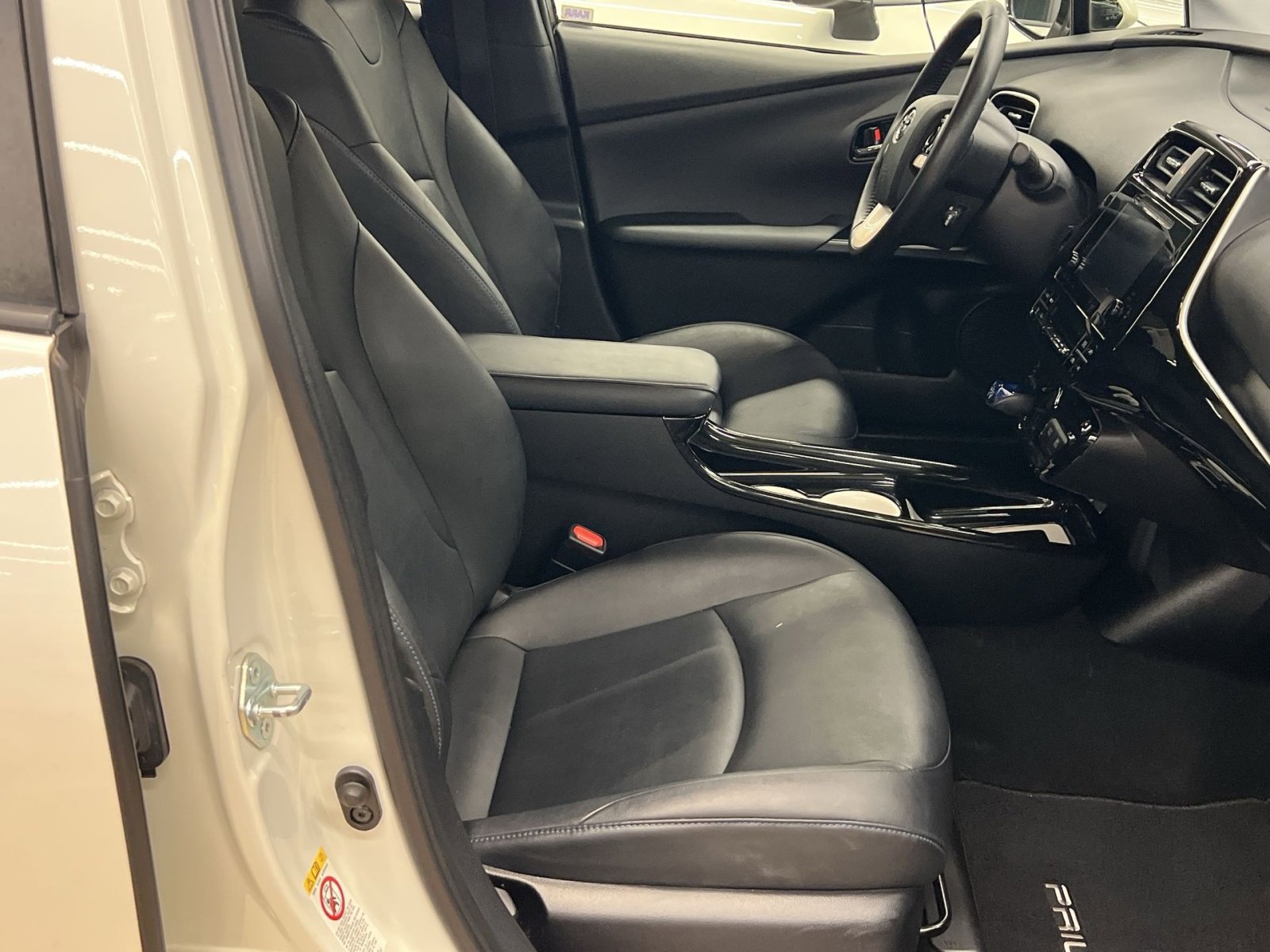 Used 2016 Toyota Prius Three Touring FWD image 24
