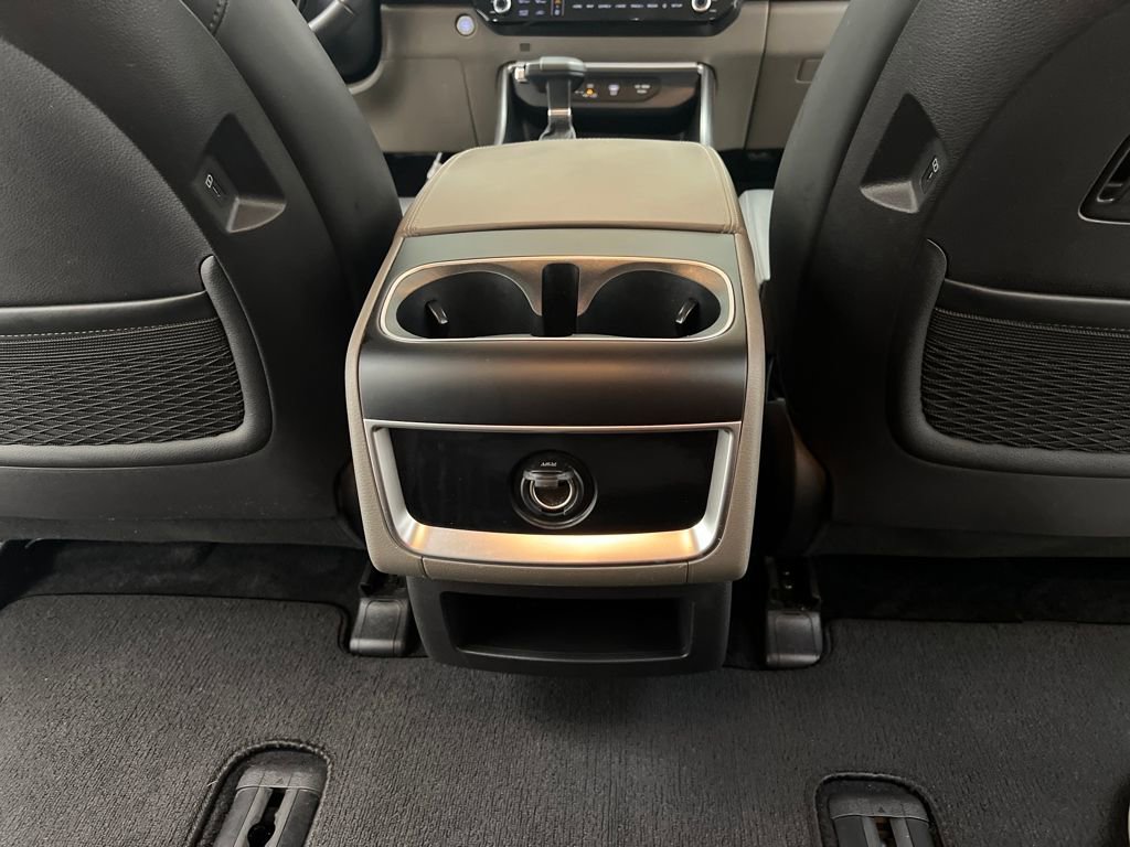 Used 2025 Kia Carnival image 23