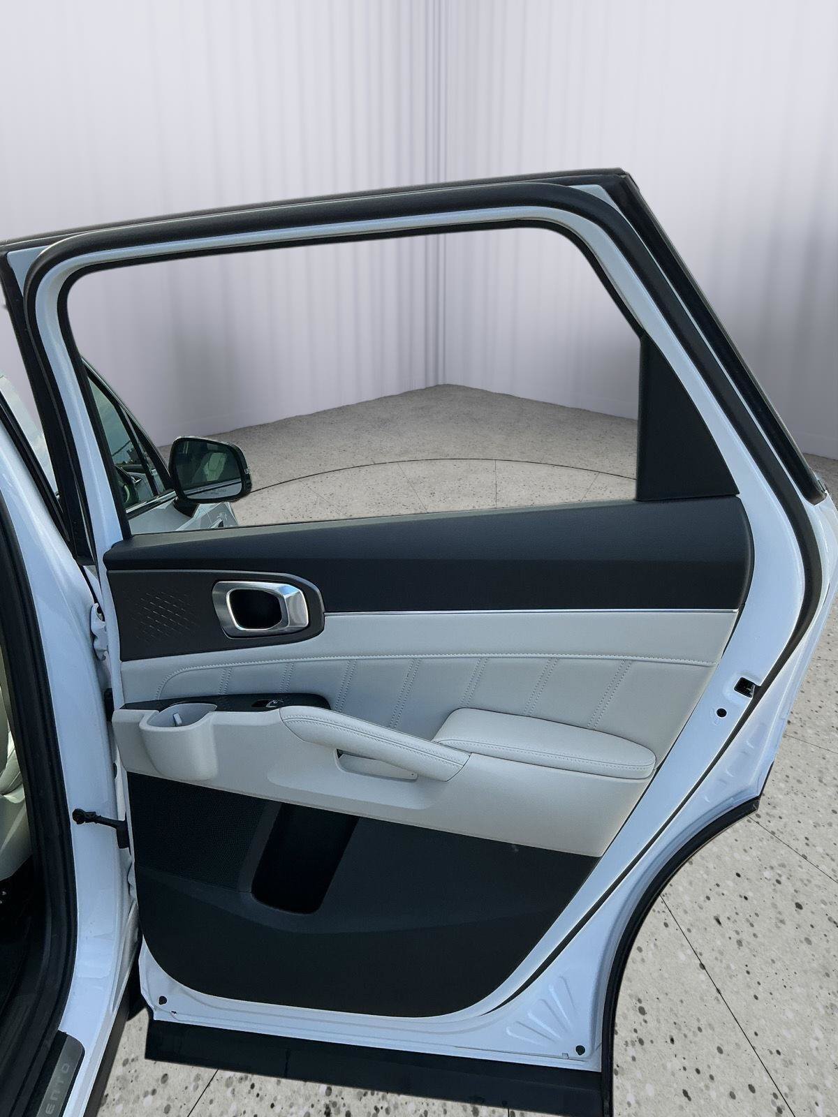 Used 2025 Kia Sorento SX FWD image 25