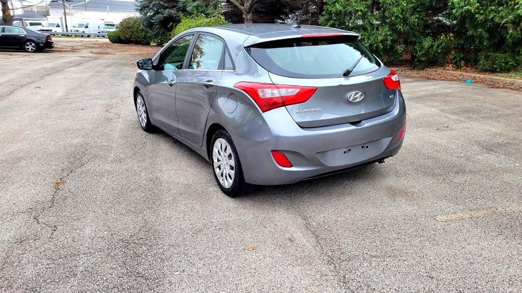 Used 2017 Hyundai Elantra GT image 5