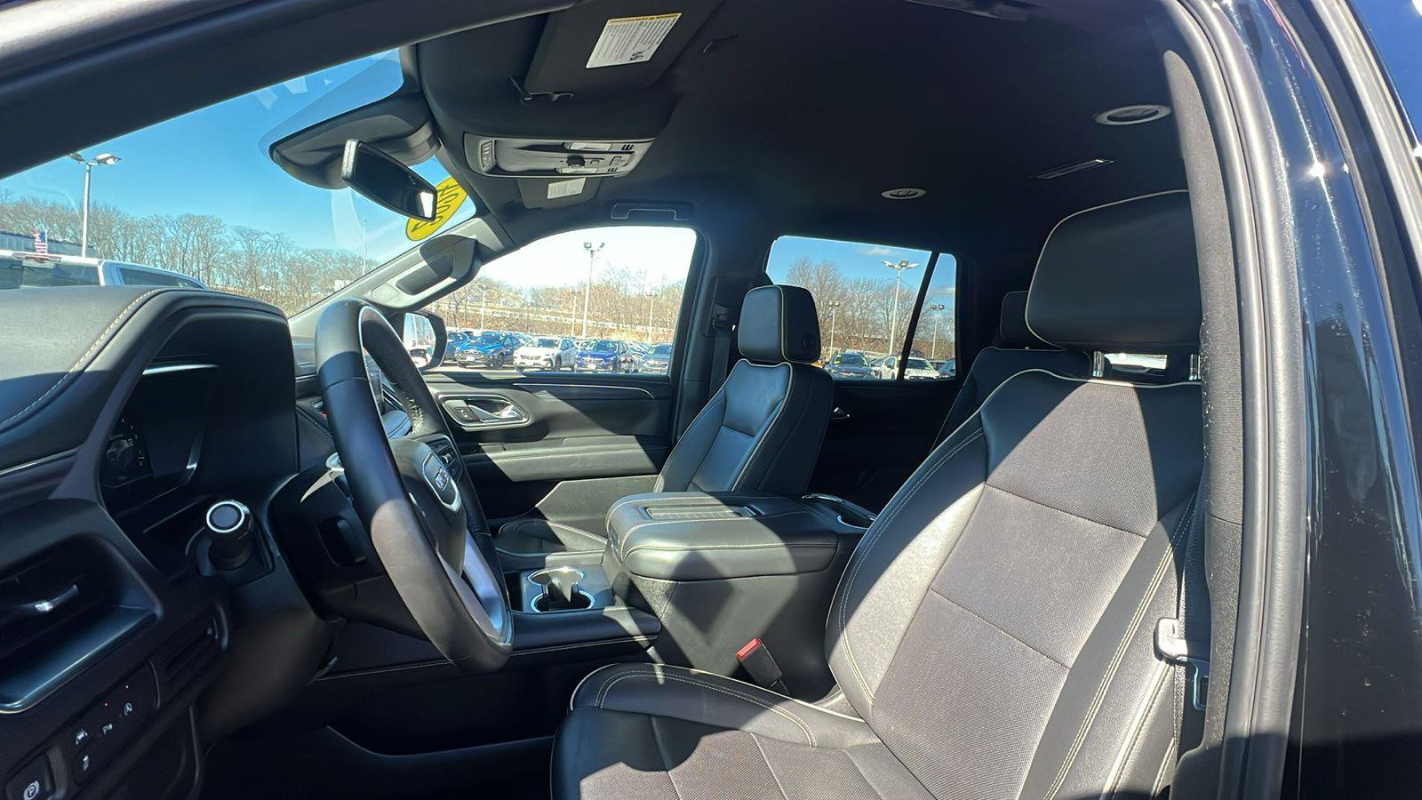 Used 2024 GMC Yukon SLT image 23