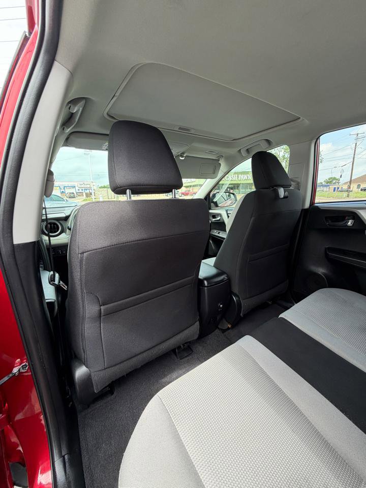 Used 2017 Toyota RAV4 XLE FWD image 12