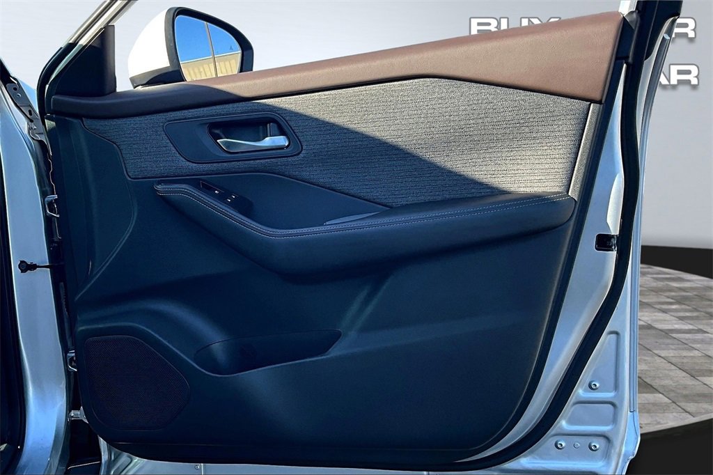 Used 2021 Nissan Rogue SV image 23