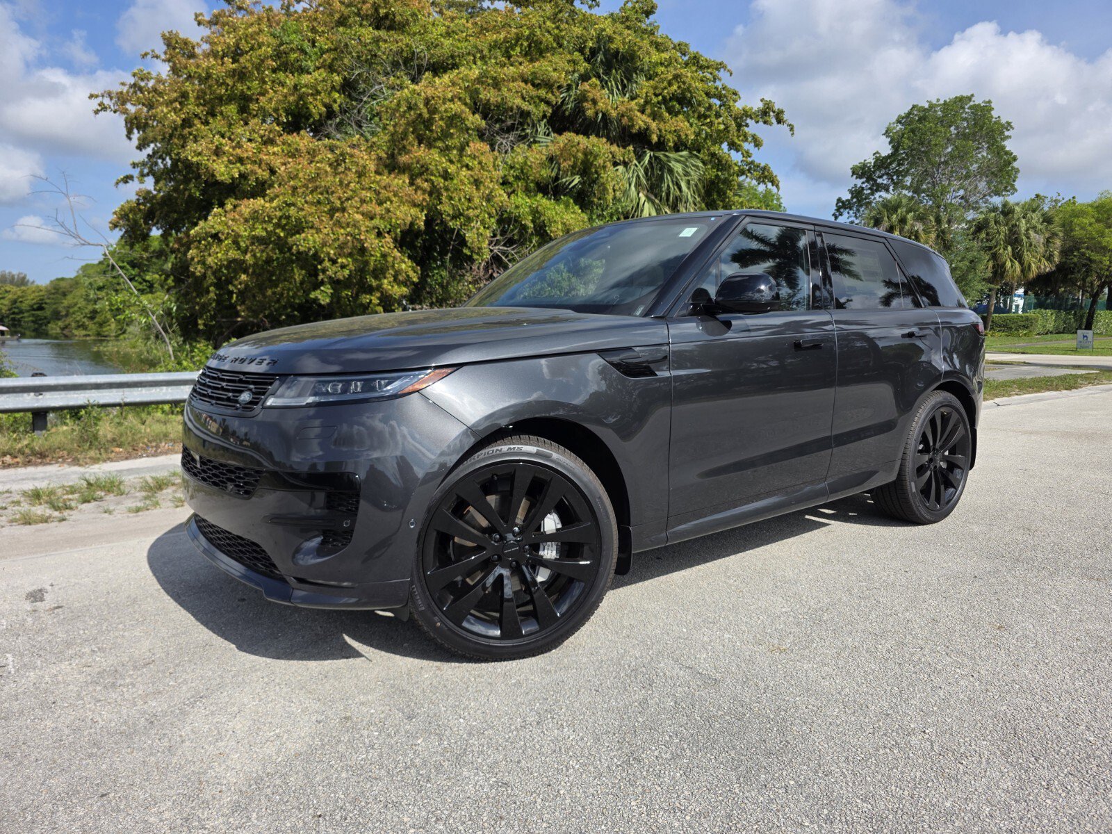 New 2026 Land Rover Range Rover Sport Dynamic SE