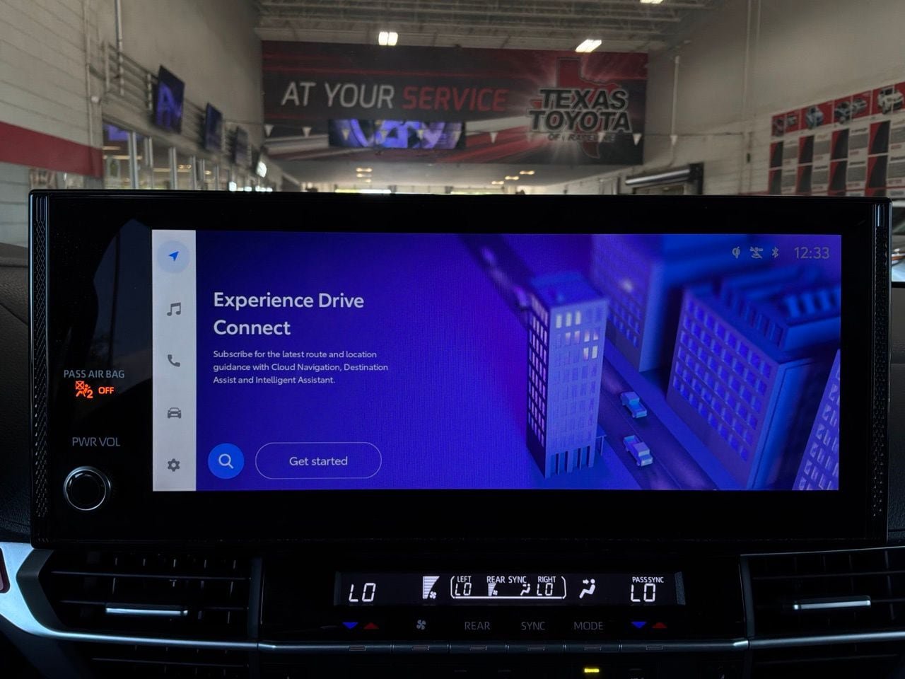Used 2026 Toyota Sienna XLE FWD image 36