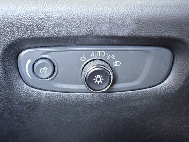 Used 2023 Chevrolet Traverse LT image 20