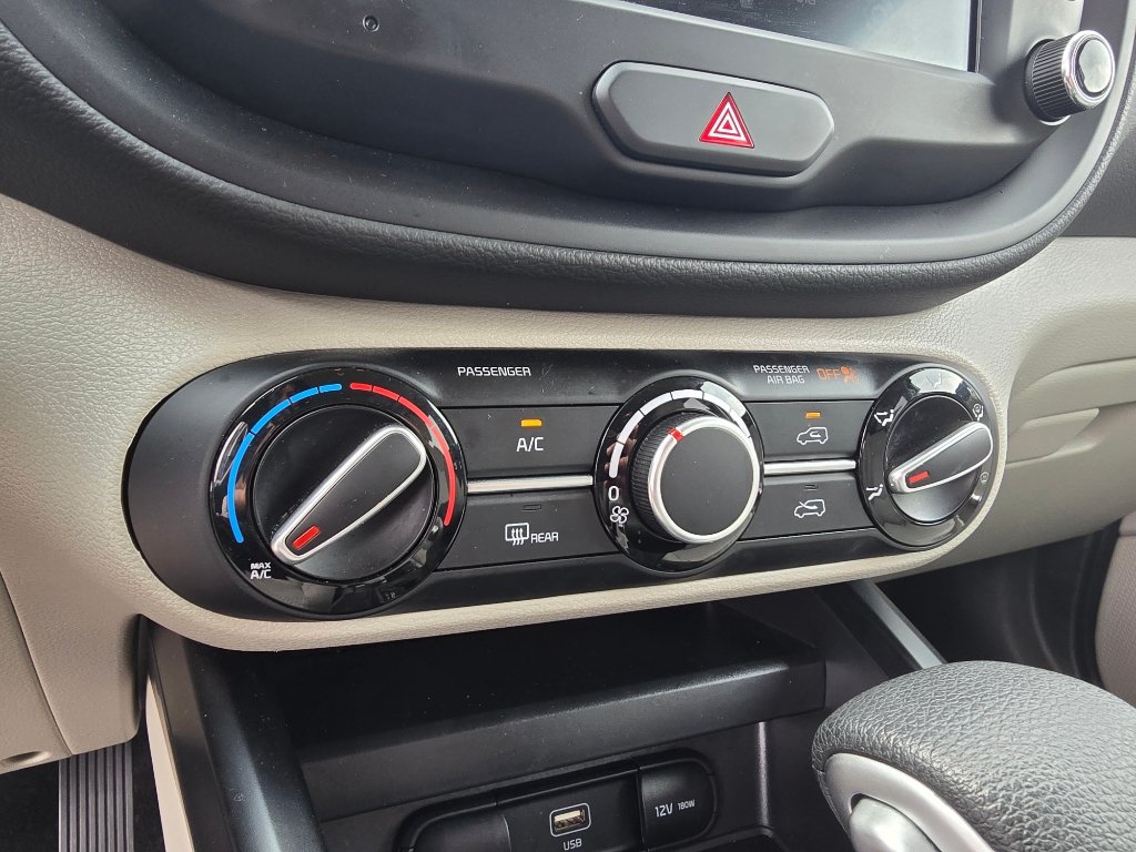 Used 2025 Kia Soul LX w/ LX Technology Package FWD image 22