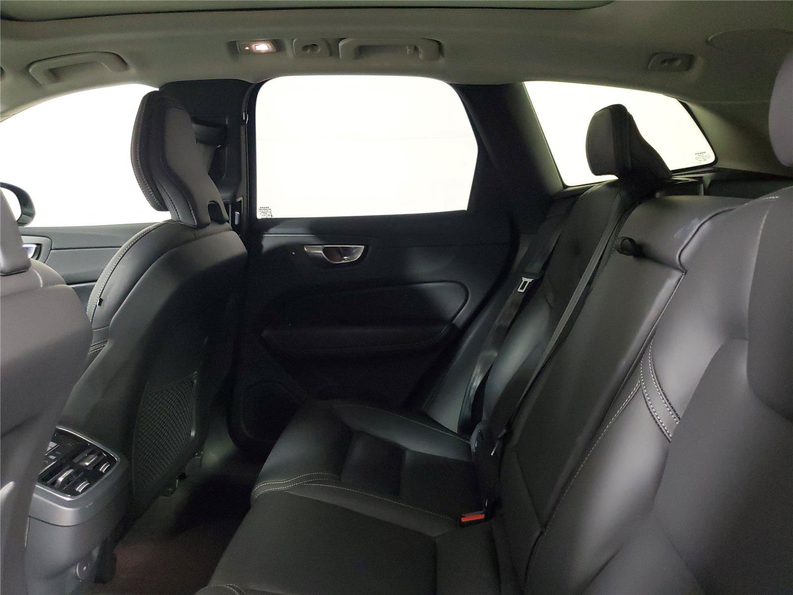 Certified 2025 Volvo XC60 B5 Ultra AWD/4WD image 12