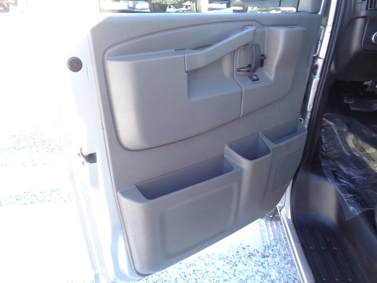 Used 2017 Chevrolet Express 3500 LT w/ LT Preferred Equipment Group image 10