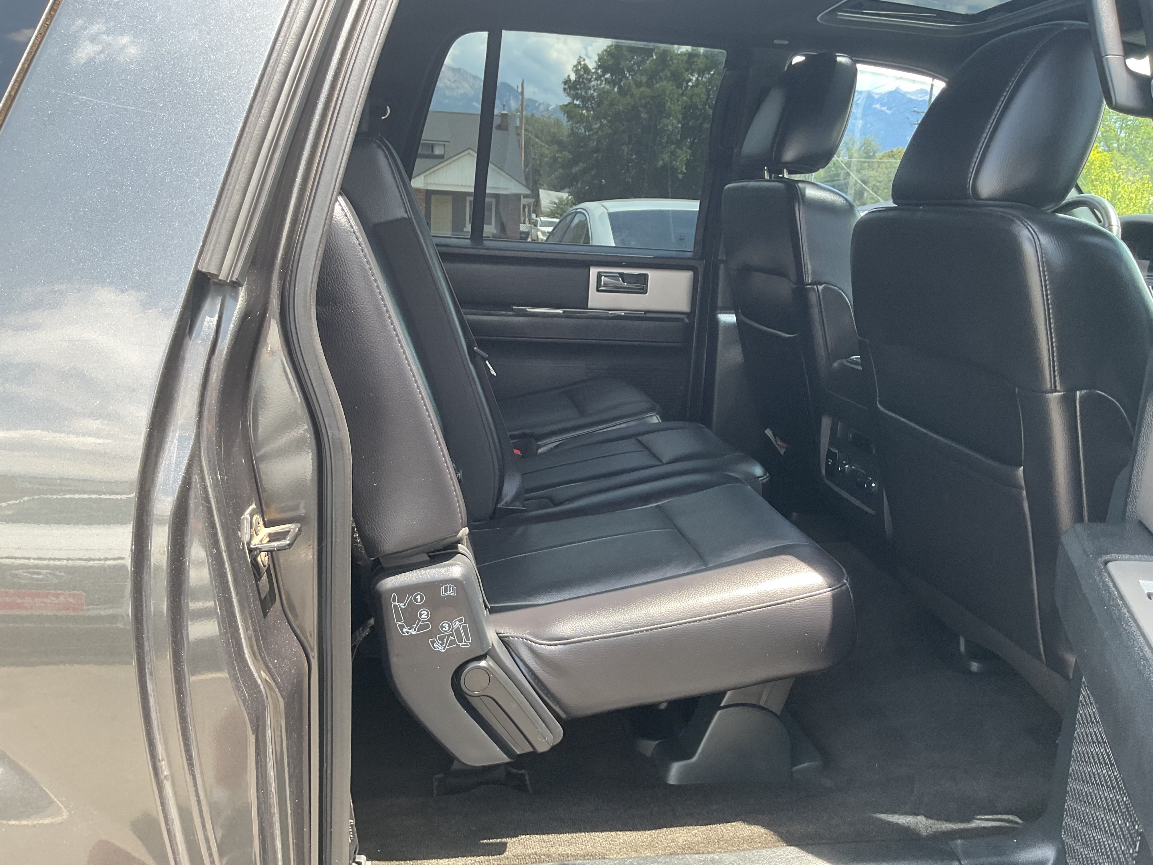 Used 2016 Ford Expedition EL XLT w/ Equipment Group 202A AWD/4WD image 18