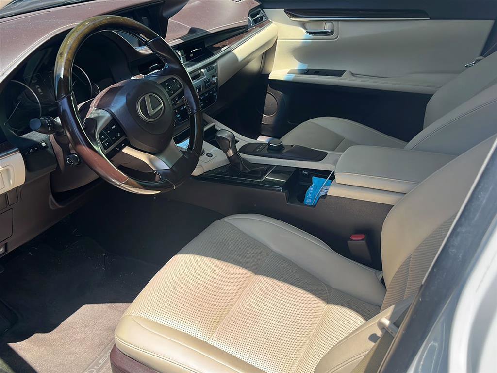 Used 2017 Lexus ES 350 w/ Premium Package FWD image 4