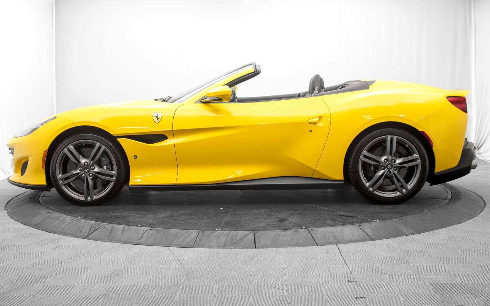Used 2019 Ferrari Portofino RWD image 6