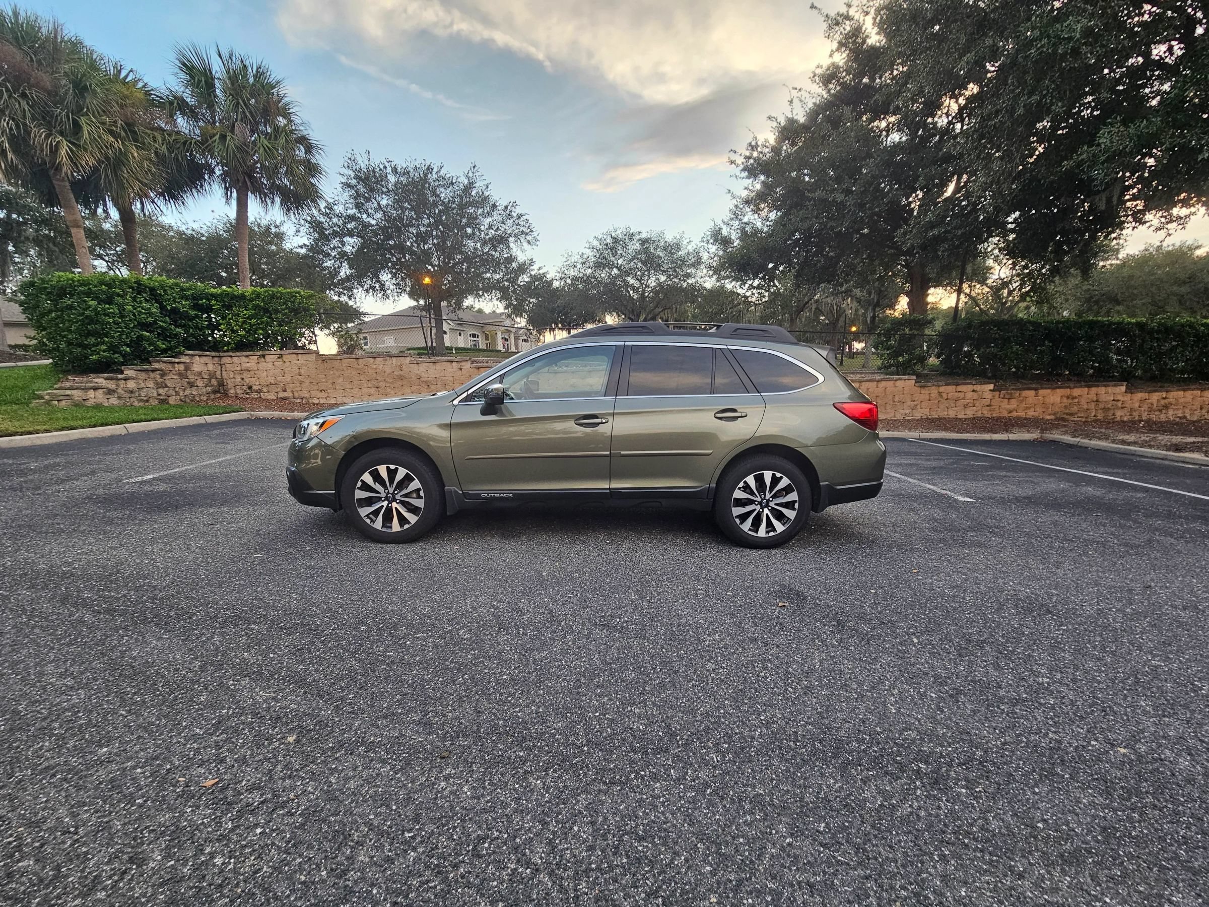 Used 2015 Subaru Outback 2.5i Limited AWD/4WD image 3