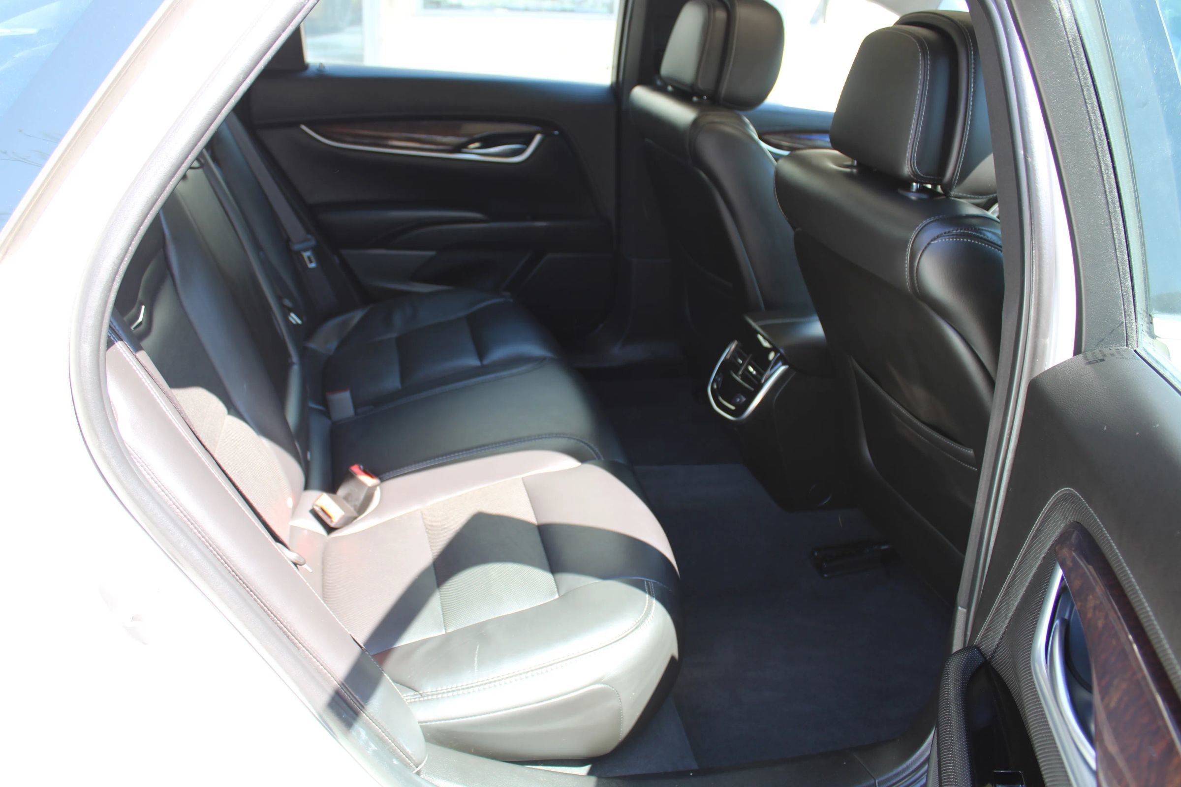 Used 2013 Cadillac XTS Luxury image 18