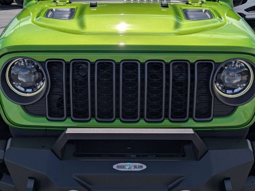 Used 2025 Jeep Wrangler Unlimited Rubicon w/ Convenience Group AWD/4WD image 10