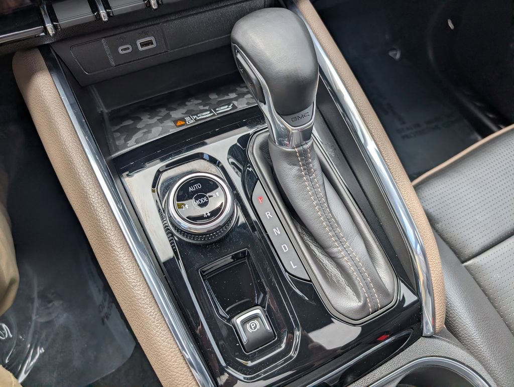 Used 2023 GMC Canyon Denali w/ Denali Black Edition image 22