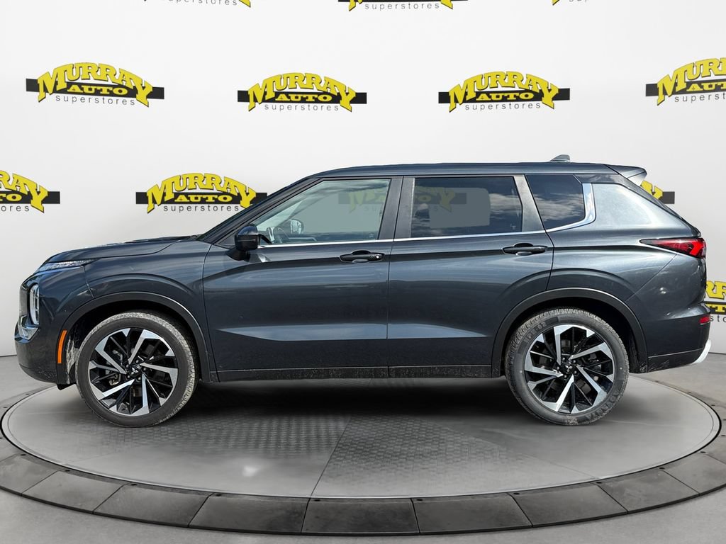 Used 2024 Mitsubishi Outlander SE FWD image 2