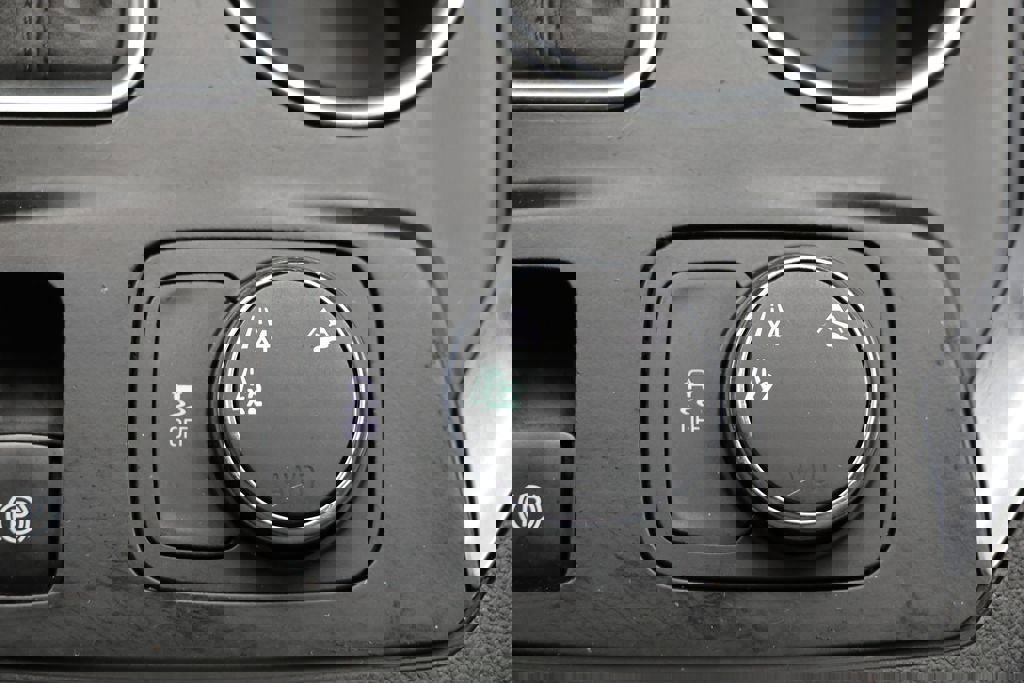 Used 2020 Chevrolet Traverse LT image 26