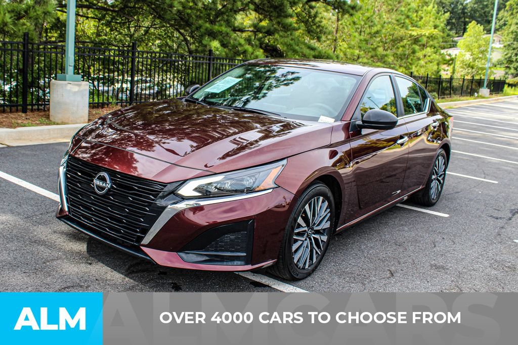 Used 2025 Nissan Altima 2.5 SV FWD image 2