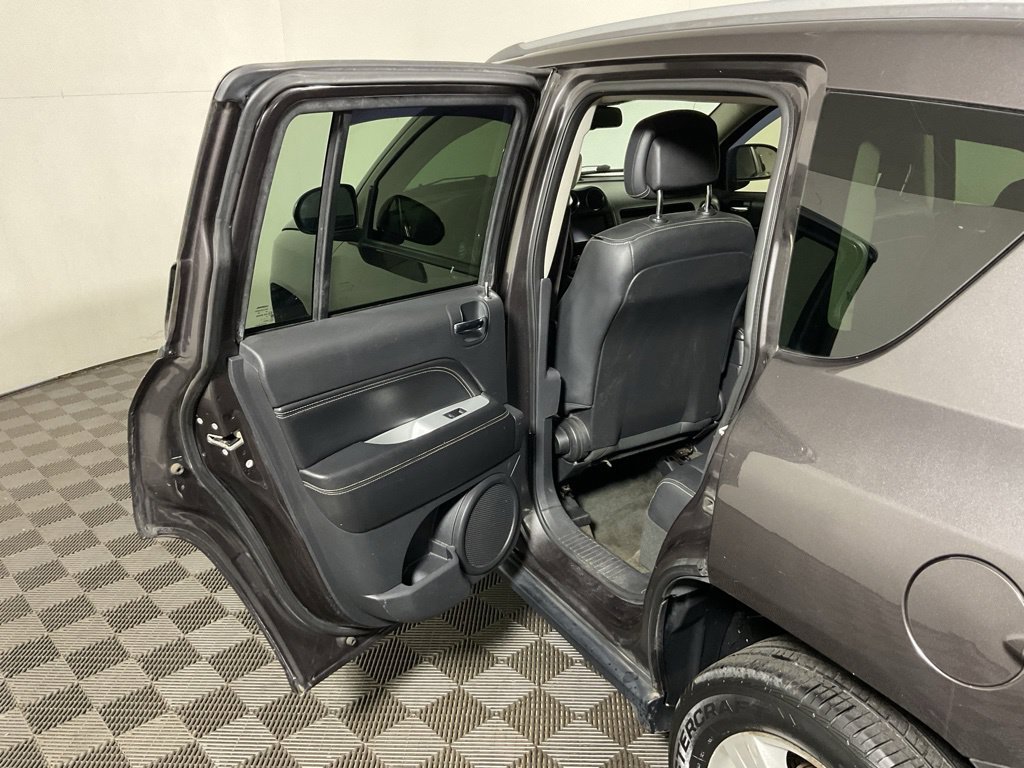 Used 2016 Jeep Compass Latitude AWD/4WD image 28