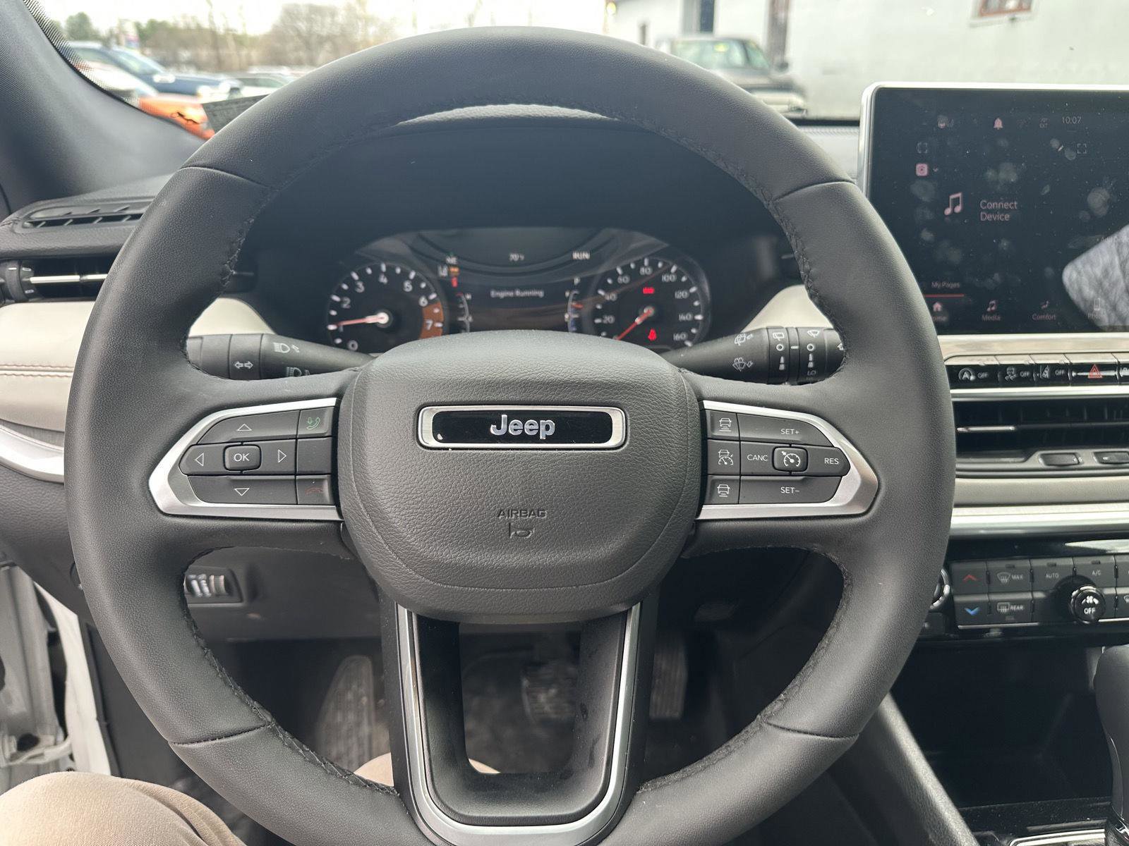 Used 2025 Jeep Compass Limited image 9