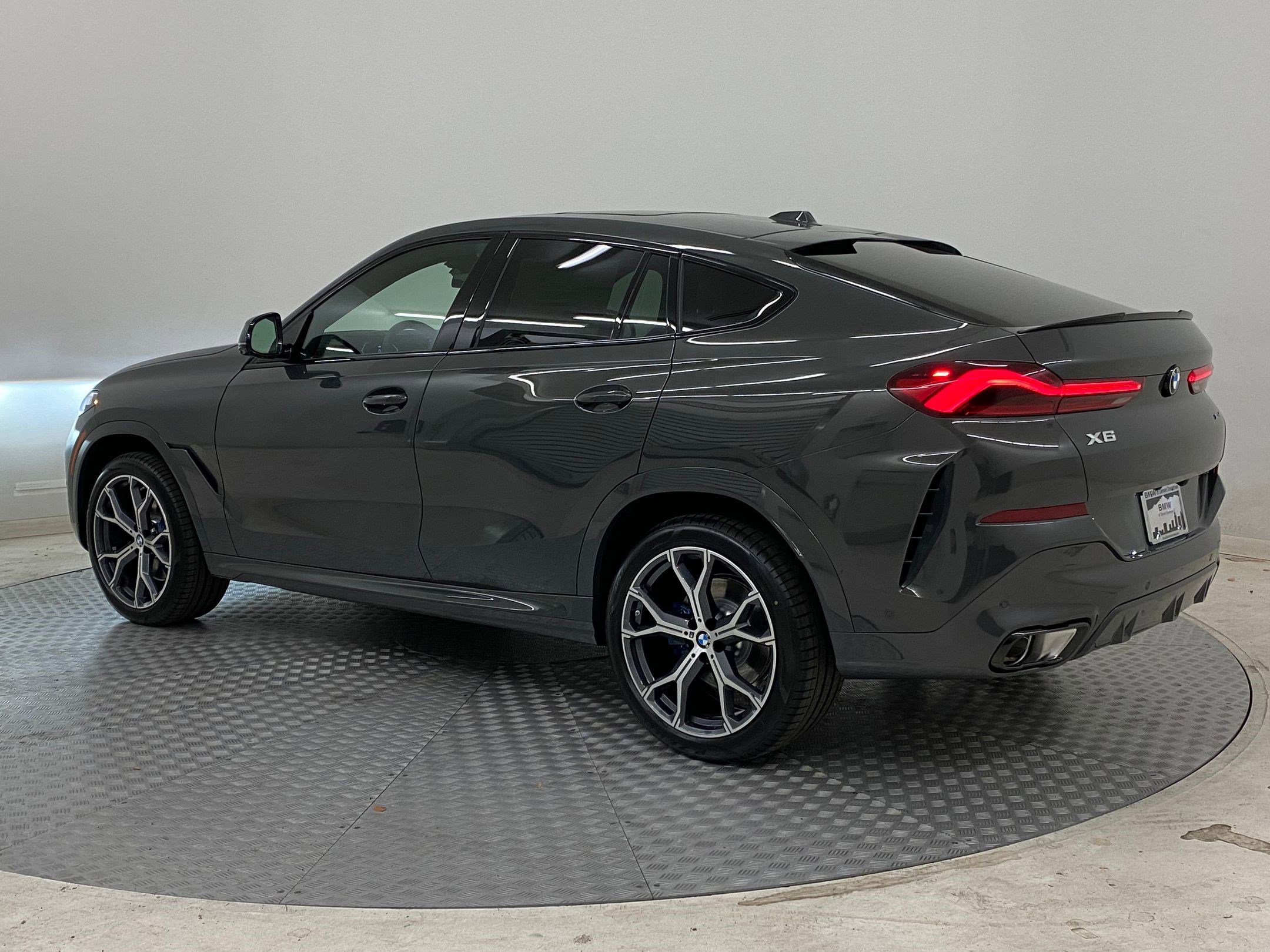 New 2026 BMW X6 xDrive40i w/ Climate Comfort Package image 3