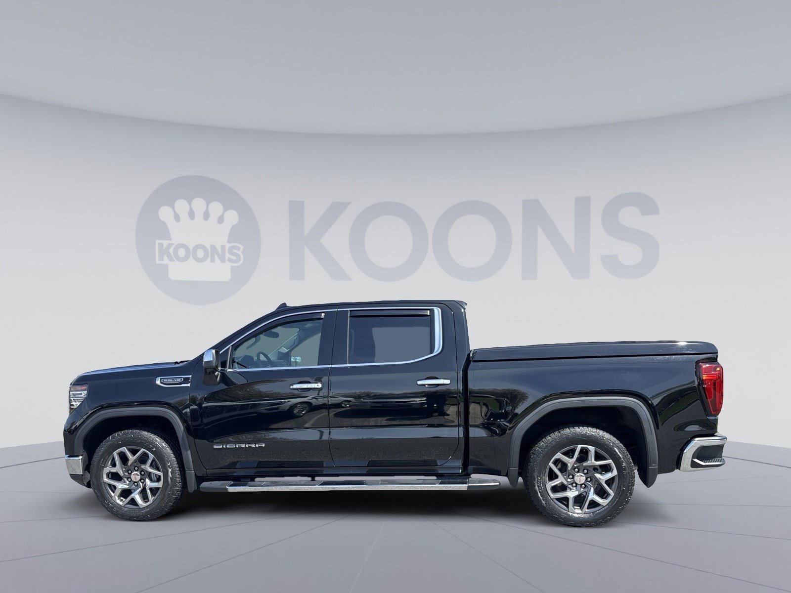 Used 2024 GMC Sierra 1500 SLT w/ SLT Premium Plus Package image 2