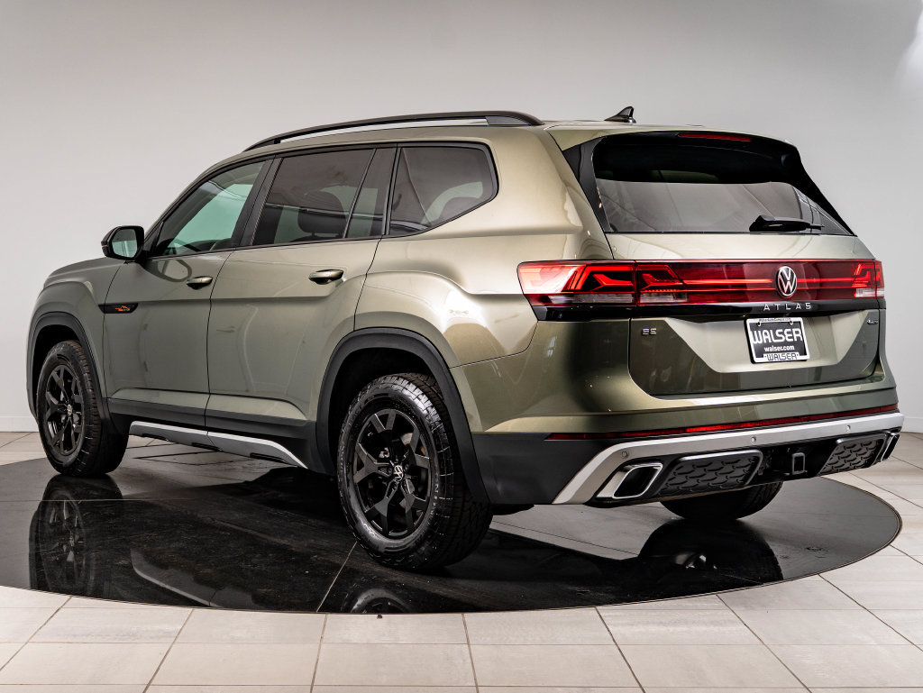 Used 2025 Volkswagen Atlas Peak Edition SE AWD/4WD image 6
