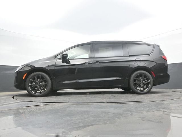 New 2027 Chrysler Pacifica Limited FWD image 53