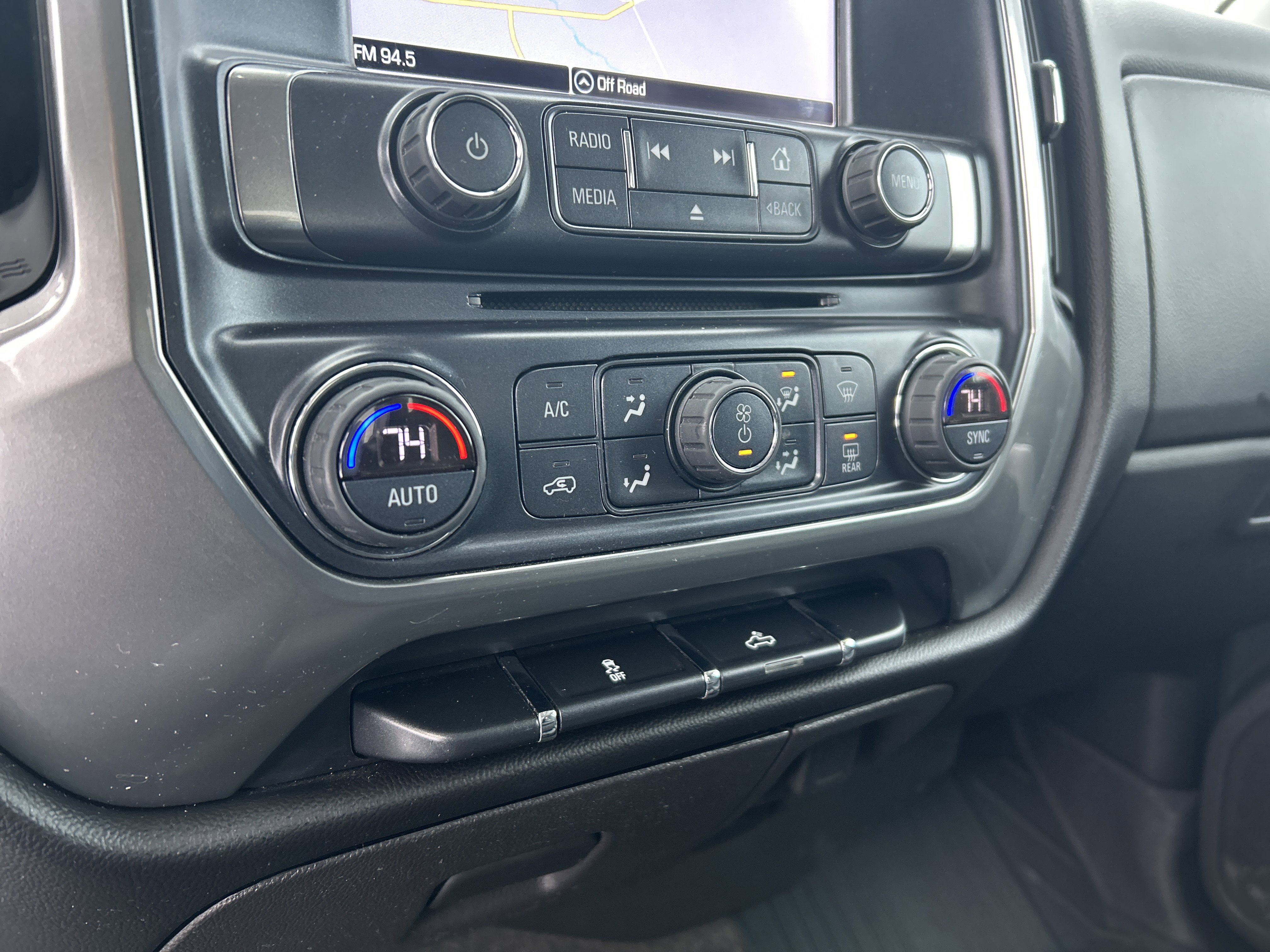 Used 2017 Chevrolet Silverado 1500 LT image 19