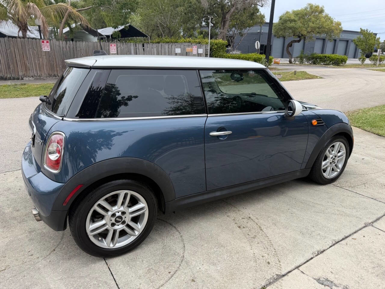Used 2011 MINI Cooper Hardtop image 7