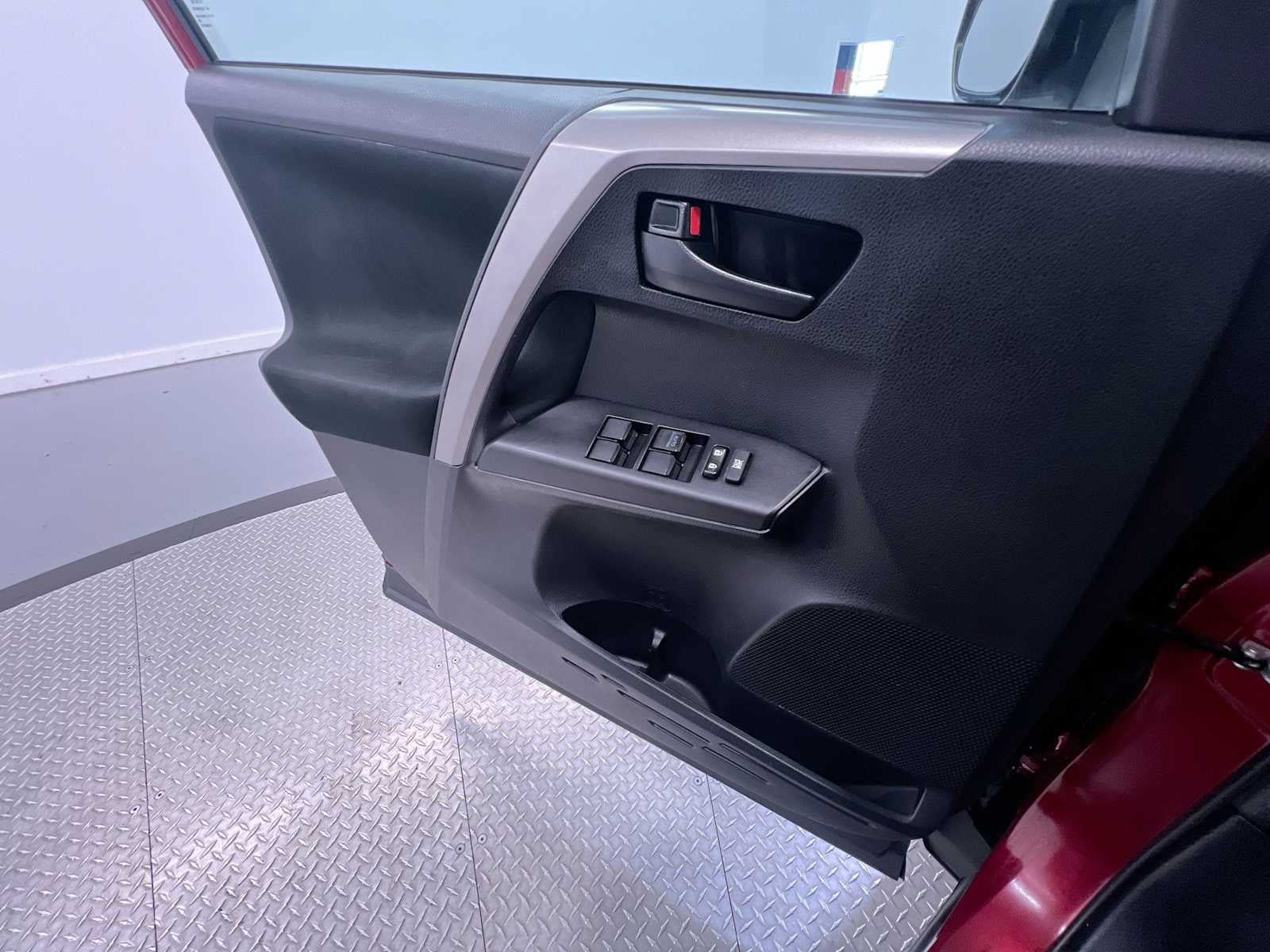 Used 2018 Toyota RAV4 LE w/ All Weather Liner Package FWD image 30