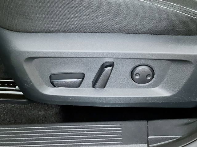 Used 2025 Nissan Rogue SV image 11