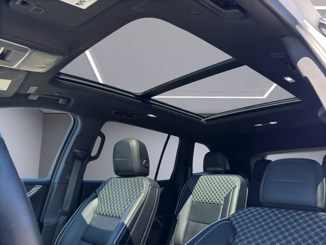 Used 2024 GMC Acadia Denali image 24