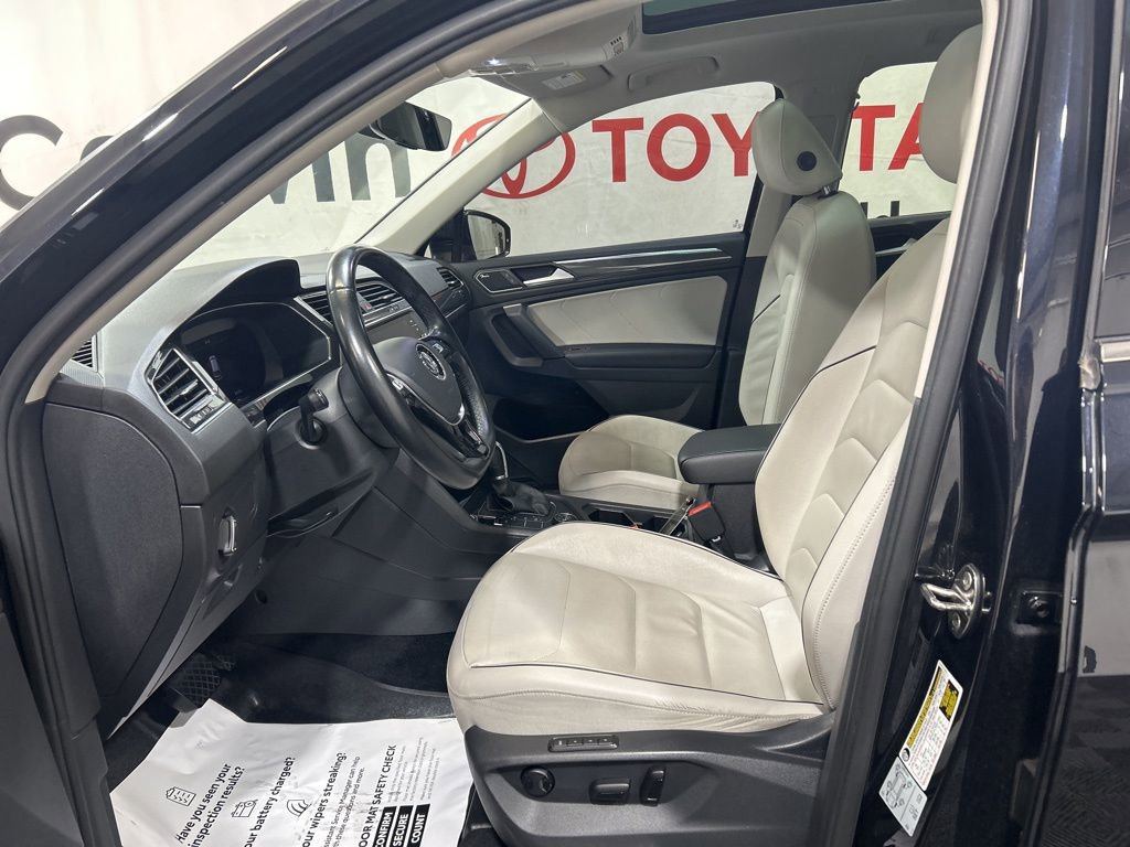 Used 2019 Volkswagen Tiguan SEL Premium w/ 3rd Row Seat Package image 23
