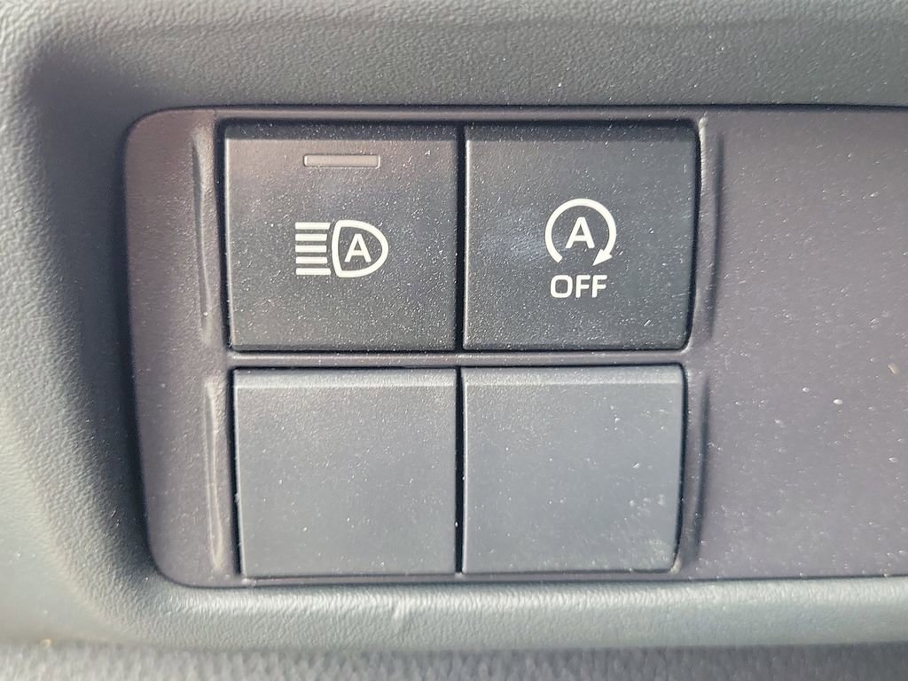 Used 2023 Toyota Highlander LE image 21