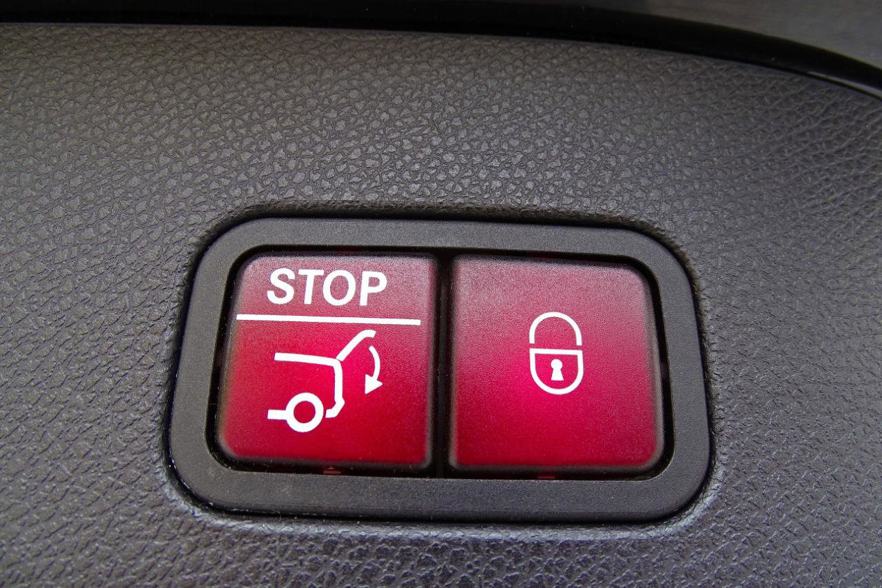 Used 2014 Mercedes-Benz GL 63 AMG 4MATIC image 16