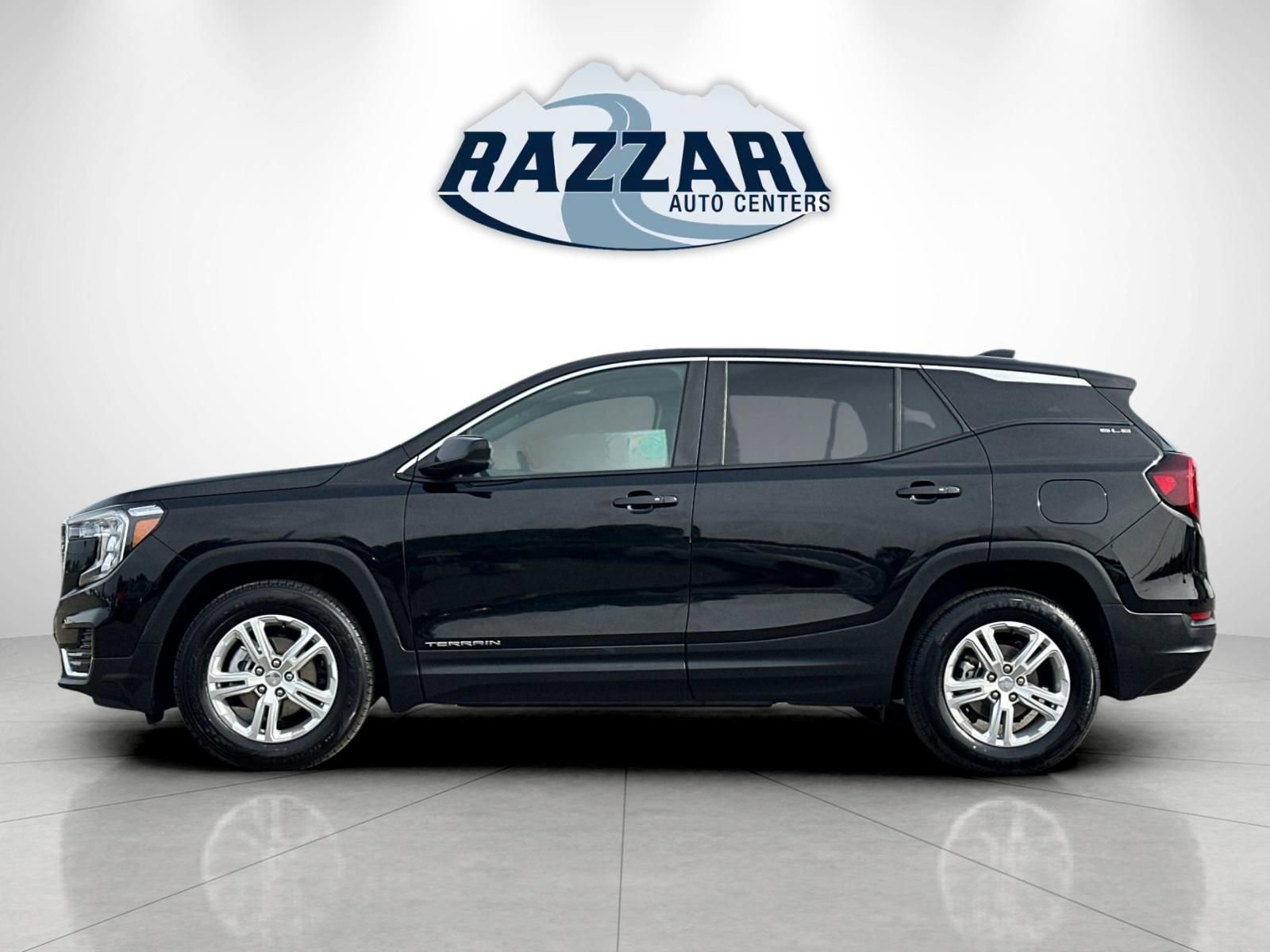 Used 2024 GMC Terrain SLE image 6