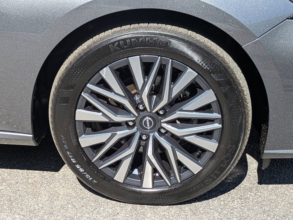 Used 2025 Nissan Altima 2.5 SV FWD image 29