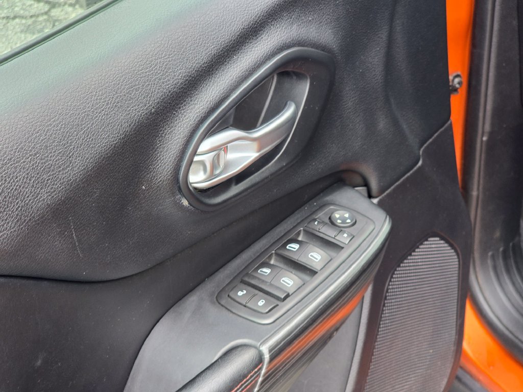 Used 2016 Jeep Cherokee Trailhawk w/ Cold Weather Group AWD/4WD image 42