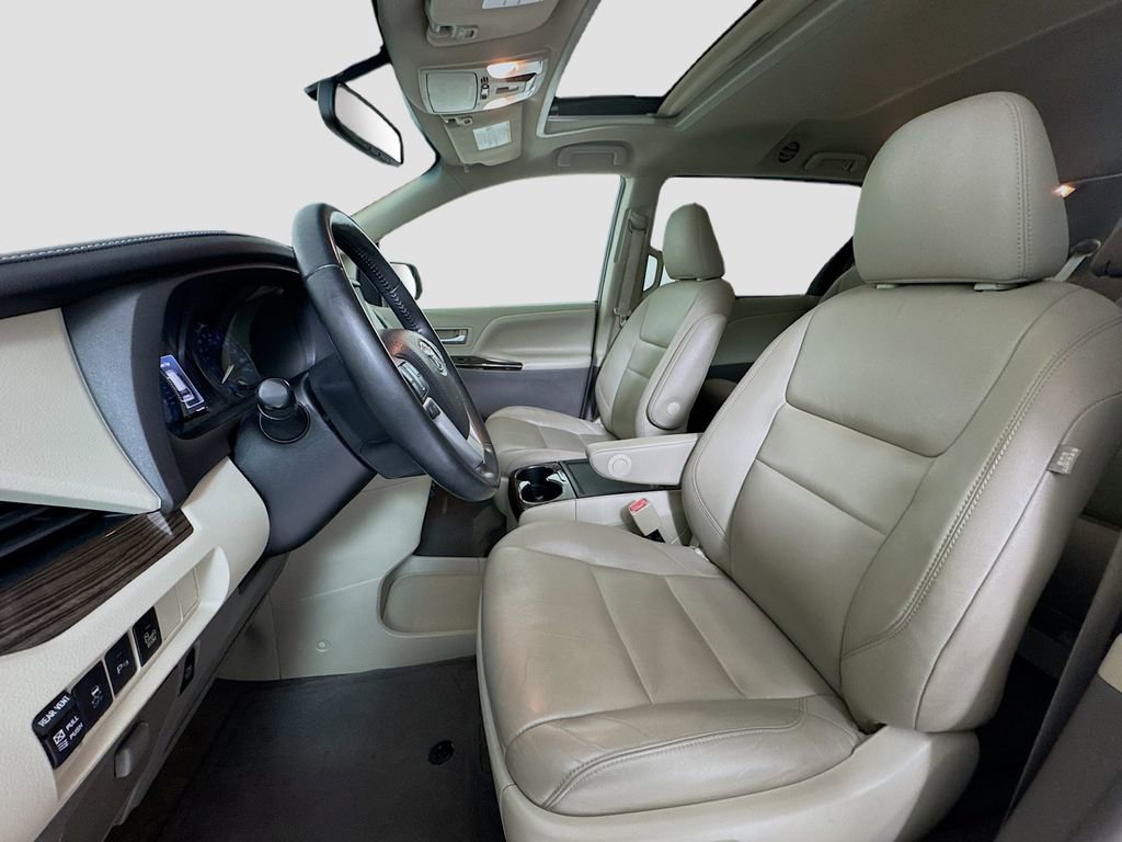 Used 2016 Toyota Sienna XLE image 9