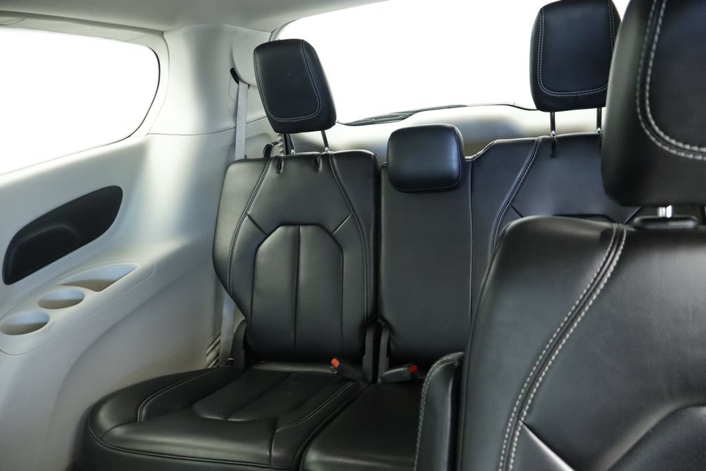 Certified 2023 Chrysler Pacifica Touring-L FWD image 22