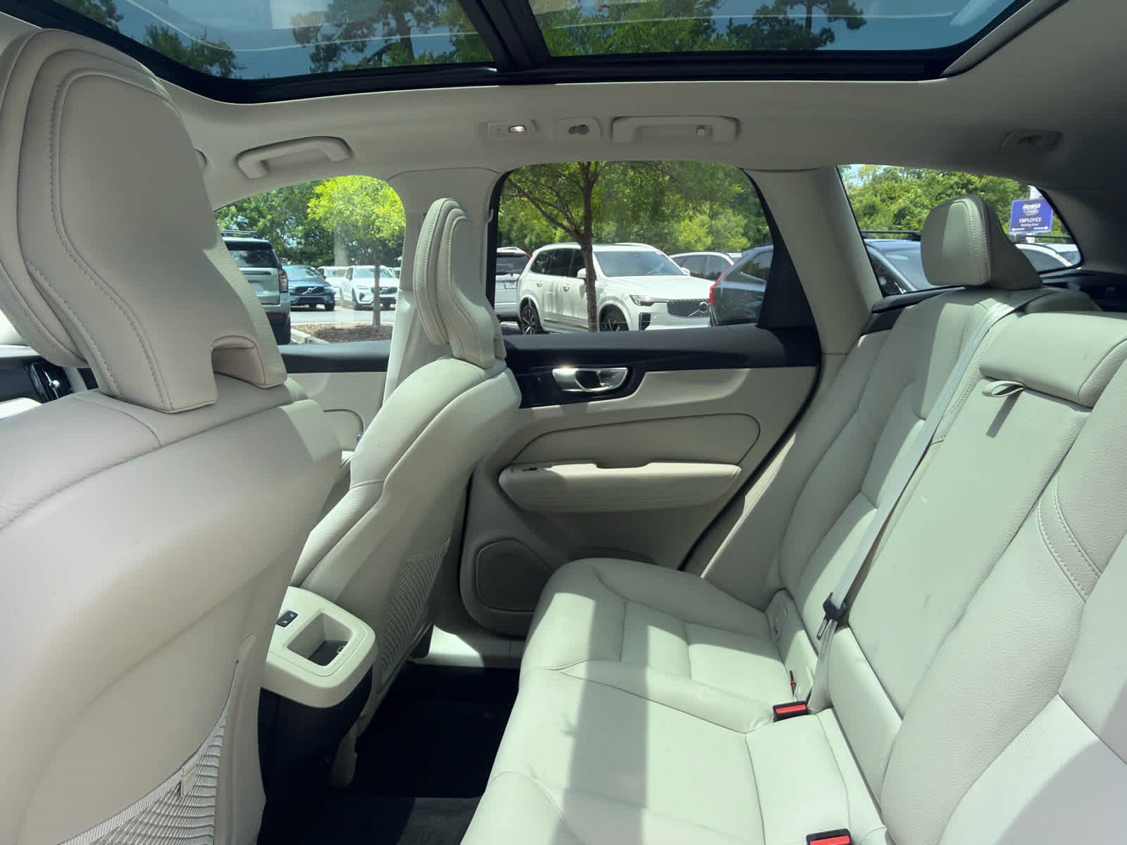 Used 2024 Volvo XC60 B5 Plus w/ Protection Package Premier AWD/4WD image 28