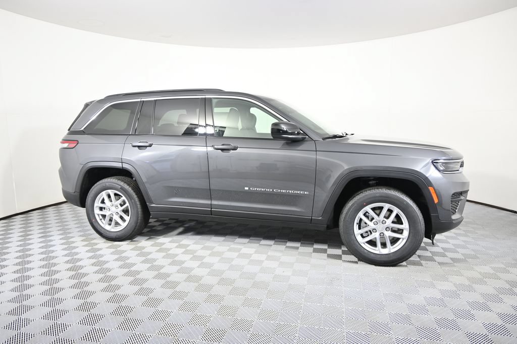New 2026 Jeep Grand Cherokee Laredo w/ Trailer Tow Package AWD/4WD image 8