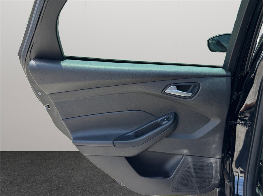 Used 2018 Ford Focus SE FWD image 28